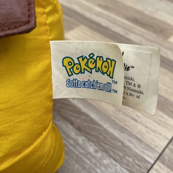 Vintage Pokémon Nintendo Pikachu gotta catch’em all plush figure display car - Picture 4 of 9